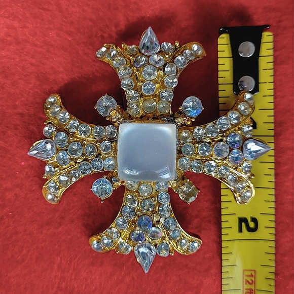 Crystal Encrusted Cross Brooch Art Deco Designed - Picture 5 of 10